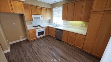 24747 Montevista Cir in Santa Clarita, CA - Building Photo - Building Photo