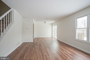 117 Chaucer Rd in Mount Laurel, NJ - Building Photo