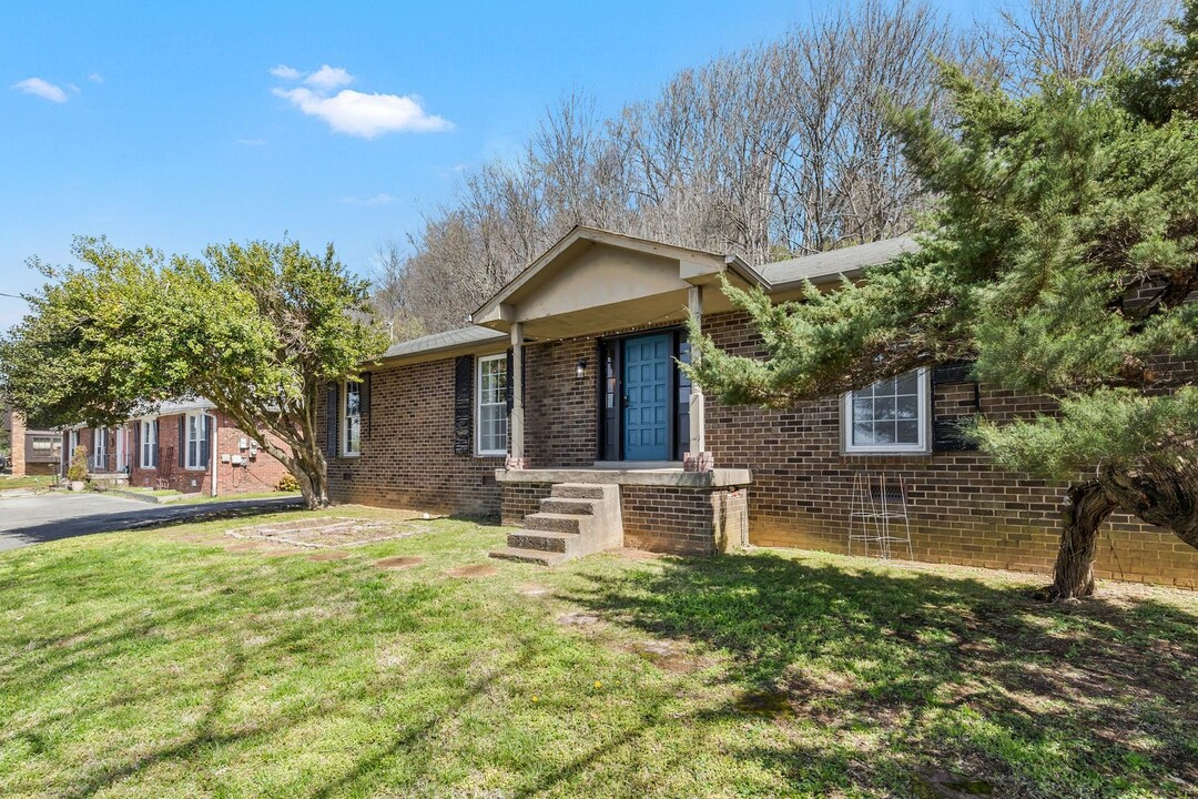 208 Cross Timbers Dr in Nashville, TN - Building Photo