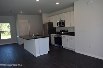 3094 San Filippo Dr SE in Palm Bay, FL - Building Photo - Building Photo