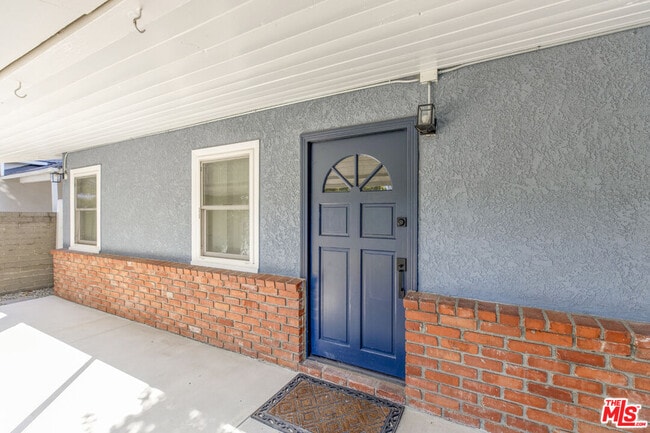 1306 N Pass Ave in Burbank, CA - Building Photo - Building Photo