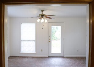 1307 Redbud Trail in Lockhart, TX - Building Photo - Building Photo