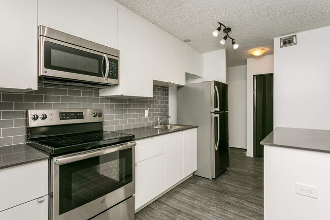 Beacon Place in Edmonton, AB - Building Photo - Interior Photo