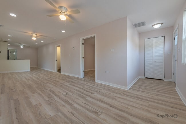 2029 S Canalport Ave in Chicago, IL - Building Photo - Building Photo