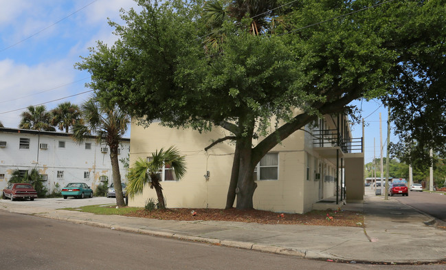 1230 W 3rd St in Jacksonville, FL - Foto de edificio - Building Photo