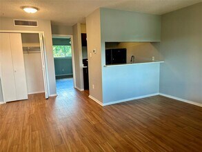 10810 Newmont Rd in Austin, TX - Building Photo - Building Photo