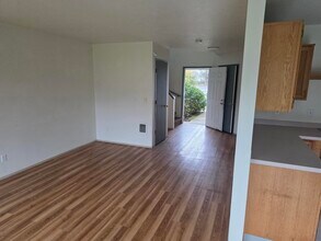 264 Ecols St S in Monmouth, OR - Foto de edificio - Building Photo