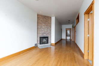 1160 W Grand Ave in Chicago, IL - Foto de edificio - Building Photo