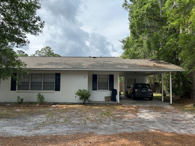 724 NE 12th St in Gainesville, FL - Foto de edificio - Building Photo