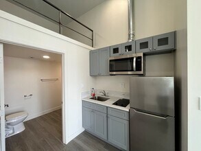 136 W San Ysidro Blvd in San Diego, CA - Building Photo - Building Photo