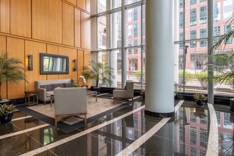 345 N La Salle Dr in Chicago, IL - Foto de edificio - Building Photo