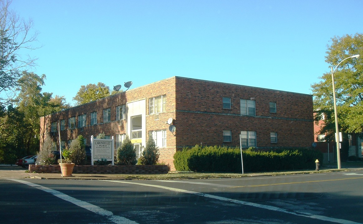 Carondelet Place Apartments in St. Louis, MO - Building Photo