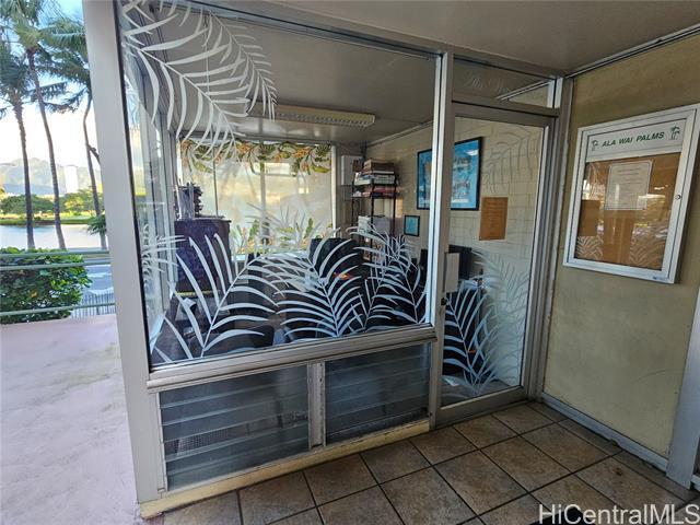 2355 Ala Wai Blvd in Honolulu, HI - Building Photo - Building Photo