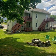 6 Westford Ave in Stafford, CT - Foto de edificio - Building Photo