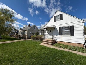 4566 W 226th St in Fairview Park, OH - Building Photo - Building Photo