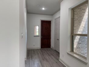 620 Courtyard Ln in Irving, TX - Building Photo - Building Photo