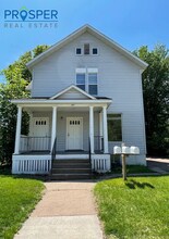 457 Summit Ave in Eau Claire, WI - Building Photo - Building Photo