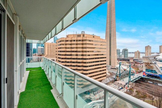 277 Front St W, Unit SI ID1376721P in Toronto, ON - Building Photo - Building Photo