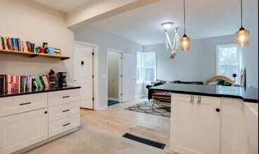 610 Adams St NE, Unit 1 in Minneapolis, MN - Building Photo - Building Photo