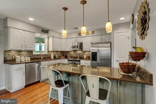 127 Mountainview Dr in Halifax, PA - Building Photo