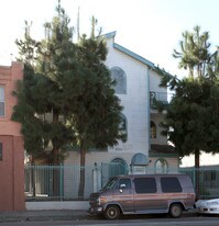 1084 E 7th St in Long Beach, CA - Building Photo