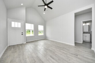 382 Rd 5704 in Cleveland, TX - Building Photo - Building Photo