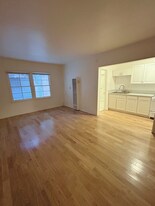 645 Burnside Ave in Los Angeles, CA - Building Photo
