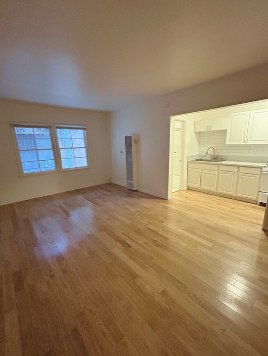 645 Burnside Ave in Los Angeles, CA - Building Photo