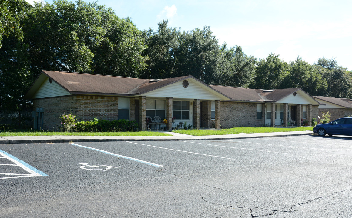 Charlton Court Apartments in Fort Meade, FL - Foto de edificio