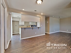 515 Tisdell Dr in Waterford, CA - Foto de edificio - Building Photo