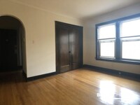 2102 W Ainslie St in Chicago, IL - Building Photo - Building Photo