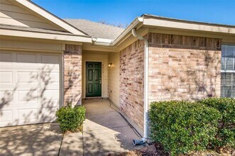 2413 Briar Forest Dr in Denton, TX - Building Photo - Building Photo