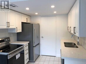 7440 Bathurst St in Vaughan, ON - Building Photo - Building Photo