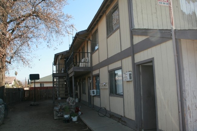 40590 George Rd in Cutler, CA - Foto de edificio - Building Photo