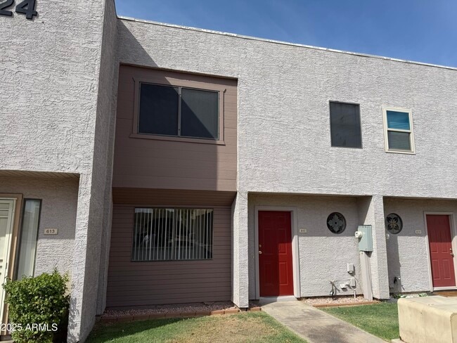 property at 611 W 13th St