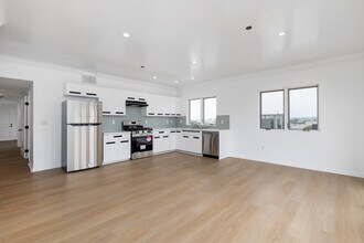 930 S Robertson Blvd in Los Angeles, CA - Building Photo - Interior Photo