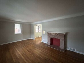 19181 Lakeshore Blvd in Euclid, OH - Building Photo - Building Photo