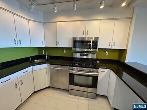 1203 River Rd in Edgewater, NJ - Building Photo - Building Photo