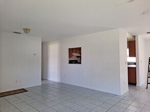 1904 S Riverside Dr in Edgewater, FL - Building Photo - Building Photo