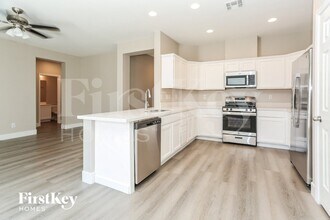 6834 N Dovecote Ave in North Las Vegas, NV - Foto de edificio - Building Photo