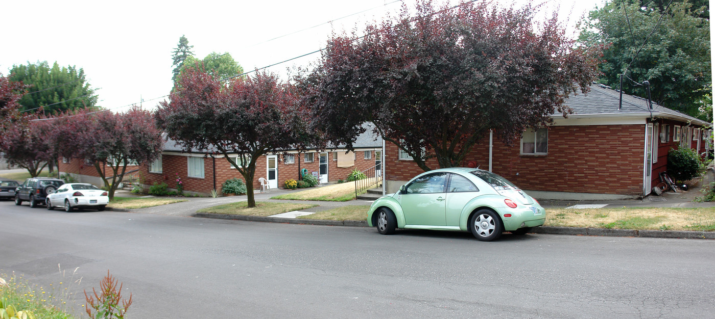 Masenberg Court in Portland, OR - Building Photo