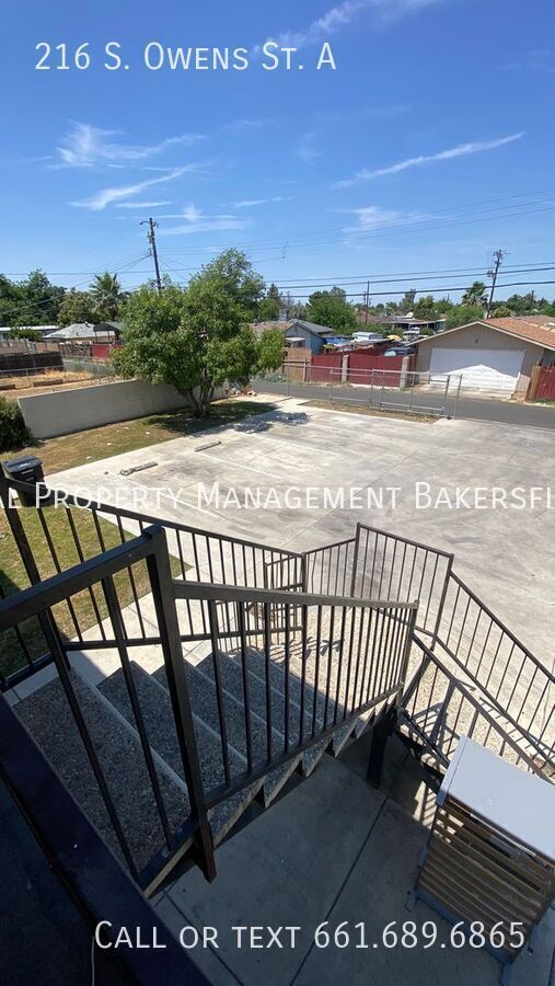 216 S Owens St in Bakersfield, CA - Building Photo - Building Photo