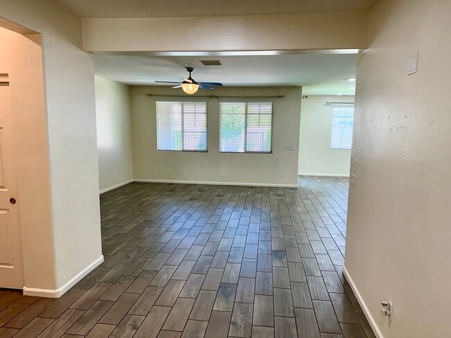 1098 E Regent Dr in Gilbert, AZ - Building Photo - Building Photo