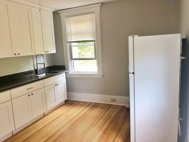41 Washington Ave, Unit b