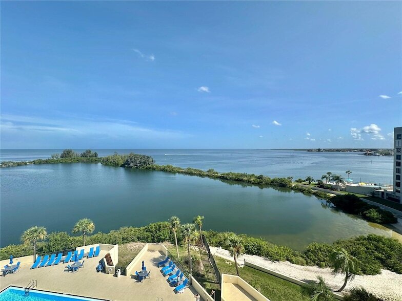 6009 Sea Ranch Dr, Unit 707 in Hudson, FL - Foto de edificio