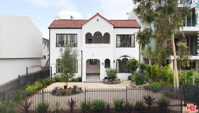 1005 N Genesee Ave in West Hollywood, CA - Building Photo - Building Photo