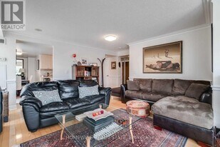 130 Pond Dr in Markham, ON - Building Photo