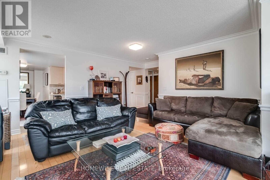 130 Pond Dr in Markham, ON - Building Photo