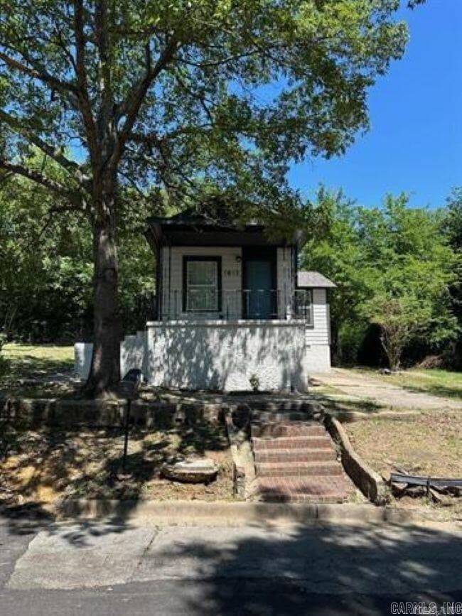 property at 1613 Johnson St
