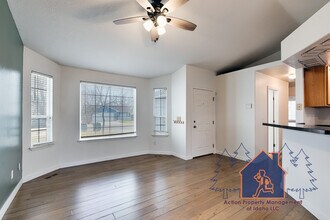 1393 Caterpillar Ave N in Meridian, ID - Building Photo - Building Photo